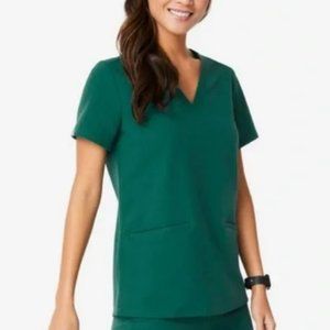 Figs Casma Three Pocket Scrub Top in Hunter Green